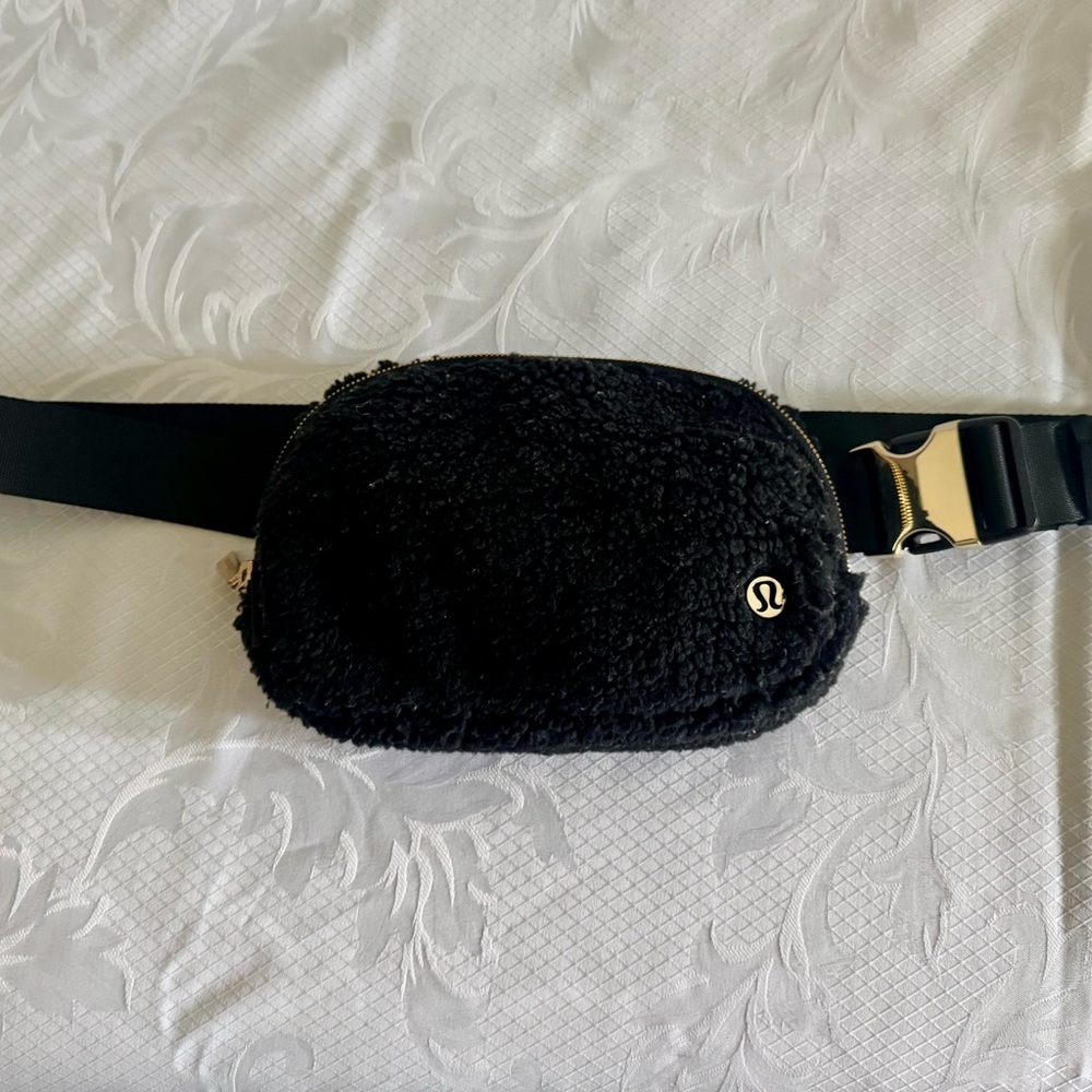Sold! Lululemon Sherpa belt bag - Picture 8 of 8